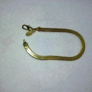 American showcase gold tone 7 inch bracelet